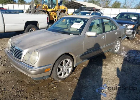 1997 Mercedes-Benz E 320 из США, поврежденный, VIN WDBJF55F9VJ026979